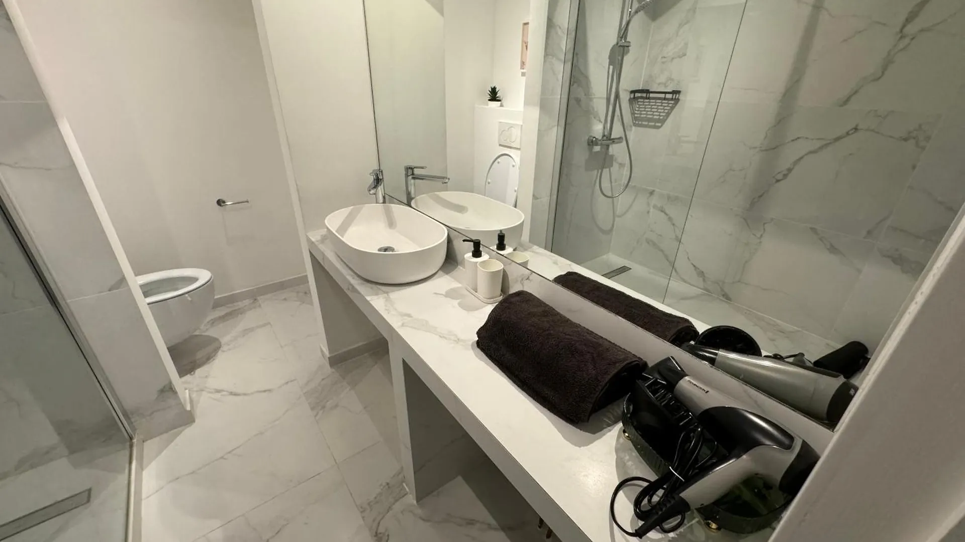 Two Bedroom Loft In The City Center By The Meir Anvers 0*,