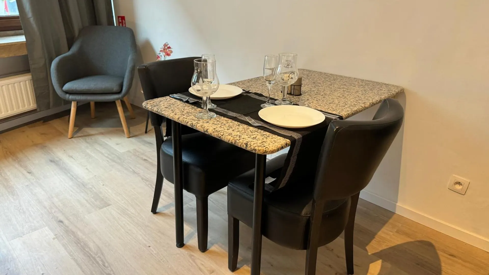 Two Bedroom Loft In The City Center By The Meir Antwerp Apartment